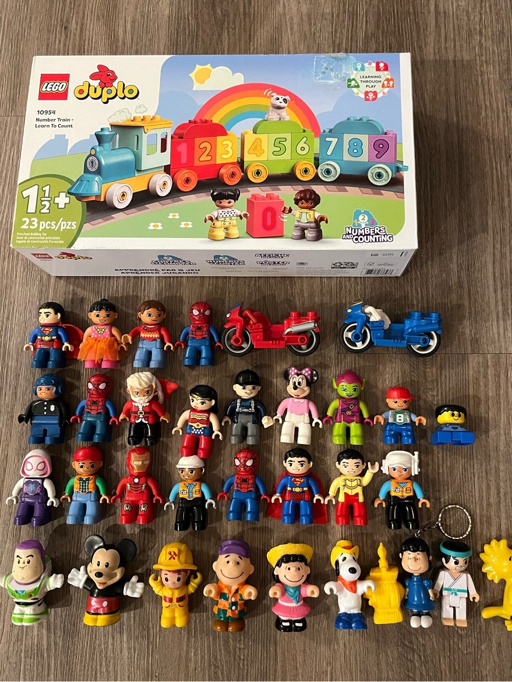 LEGO DUPLO My First Number Train - Learn to Count (set 10954). 
Characters